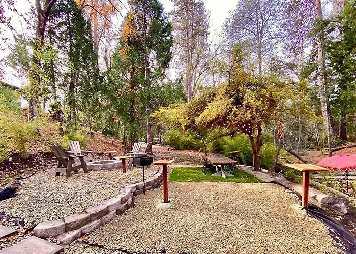 Near Yosemite, A Tranquil Getaway With Creek Frontage