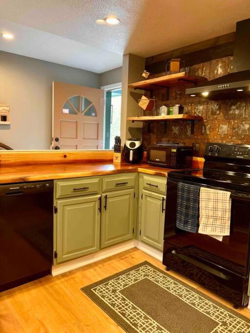 Near Yosemite, A Tranquil Getaway With Creek Frontage Villa *