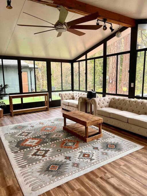 Near Yosemite, A Tranquil Getaway With Creek Frontage Villa *