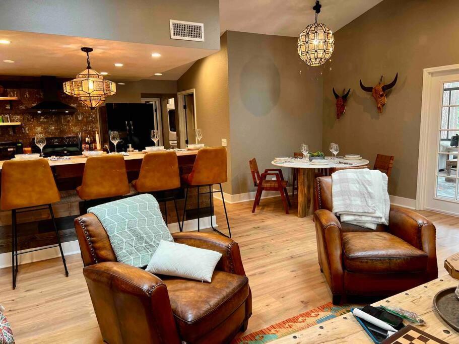 Villa Near Yosemite, A Tranquil Getaway With Creek Frontage