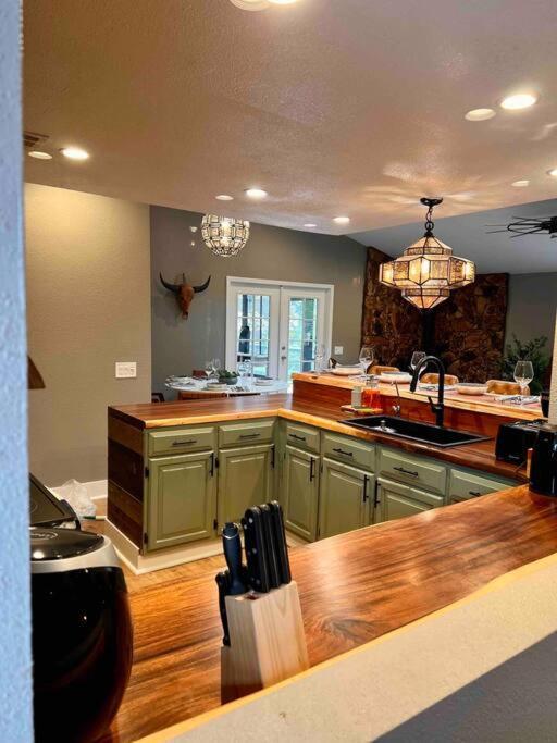 Near Yosemite, A Tranquil Getaway With Creek Frontage Villa Oakhurst