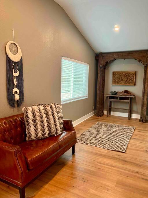 Near Yosemite, A Tranquil Getaway With Creek Frontage Villa *