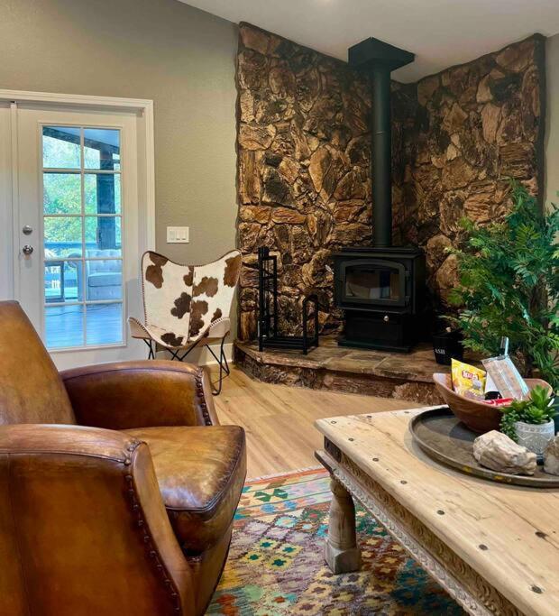 Near Yosemite, A Tranquil Getaway With Creek Frontage * Oakhurst