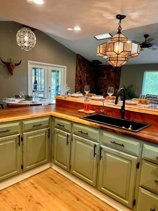 Near Yosemite, A Tranquil Getaway With Creek Frontage Villa *