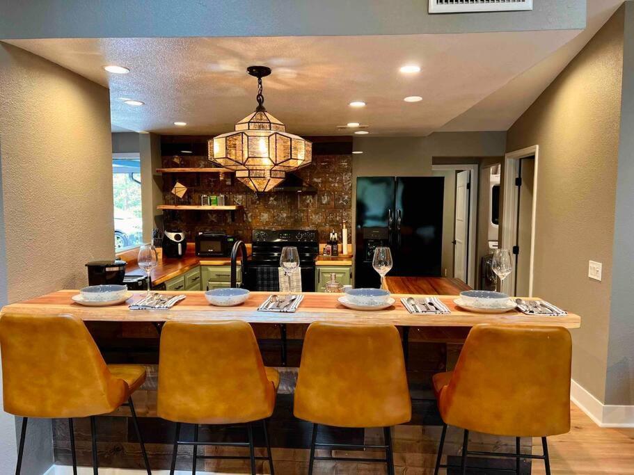 Near Yosemite, A Tranquil Getaway With Creek Frontage Villa Oakhurst