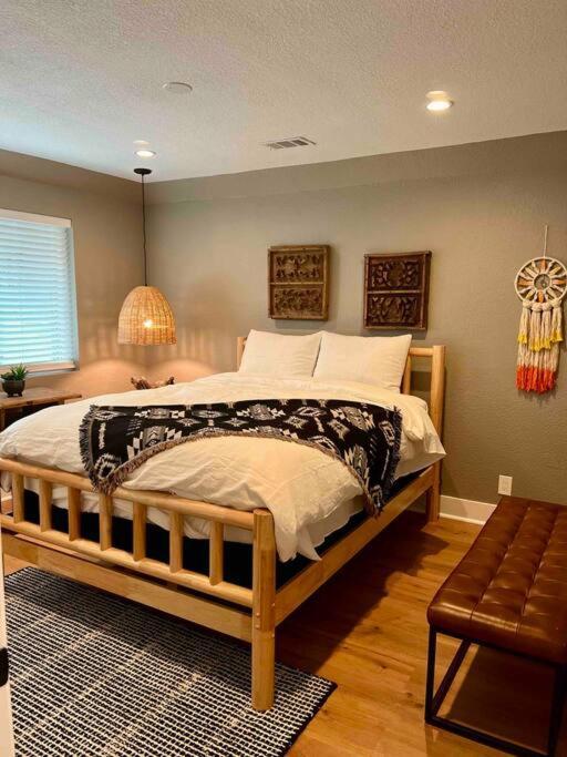 Near Yosemite, A Tranquil Getaway With Creek Frontage Villa *