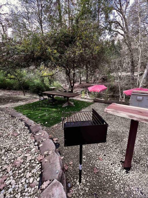 Near Yosemite, A Tranquil Getaway With Creek Frontage *