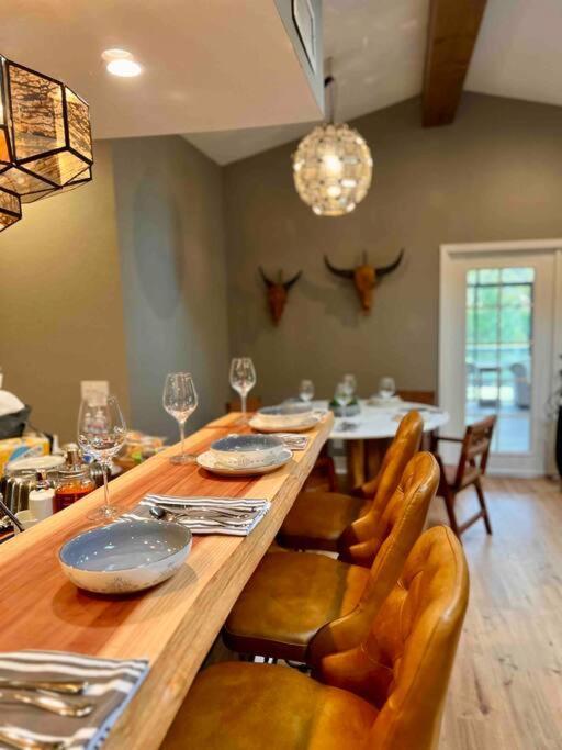 Near Yosemite, A Tranquil Getaway With Creek Frontage Villa *